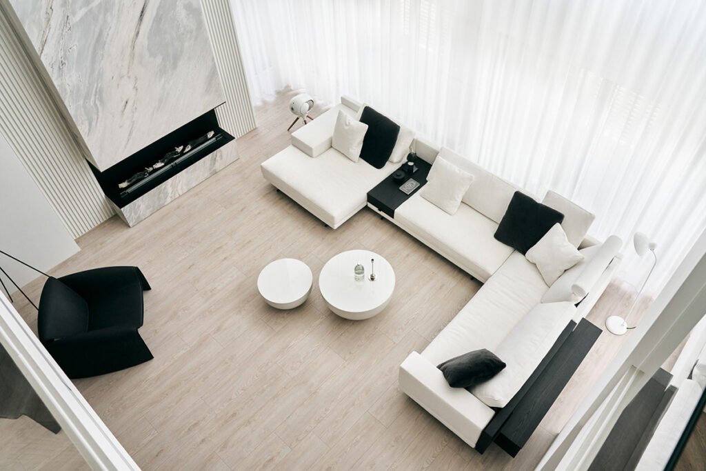 مبل سفید مشکی