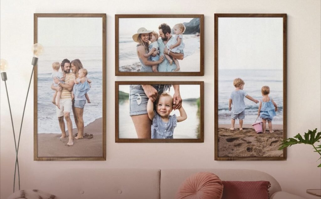 چیدمان قاب عکس روی دیوار
