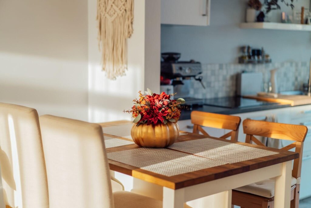 تزیین آشپزخانه با گل مصنوعی