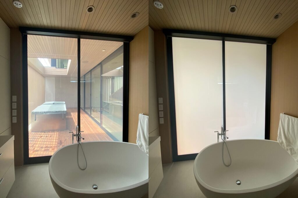 شیشه هوشمند حمام