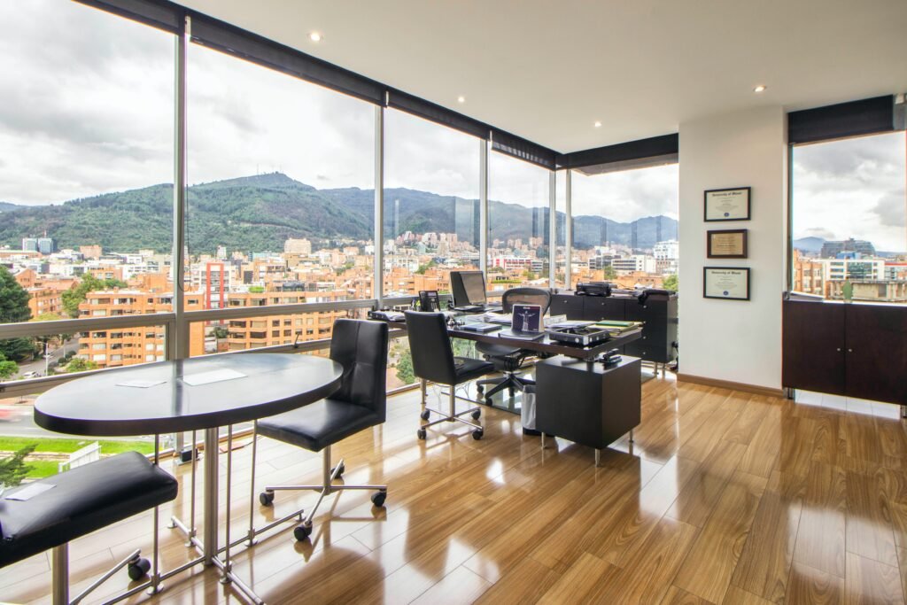 رنگ مبل مناسب در دکوراسیون اداری و تجاری