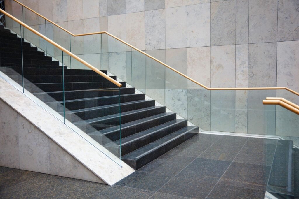 نرده شیشه ای