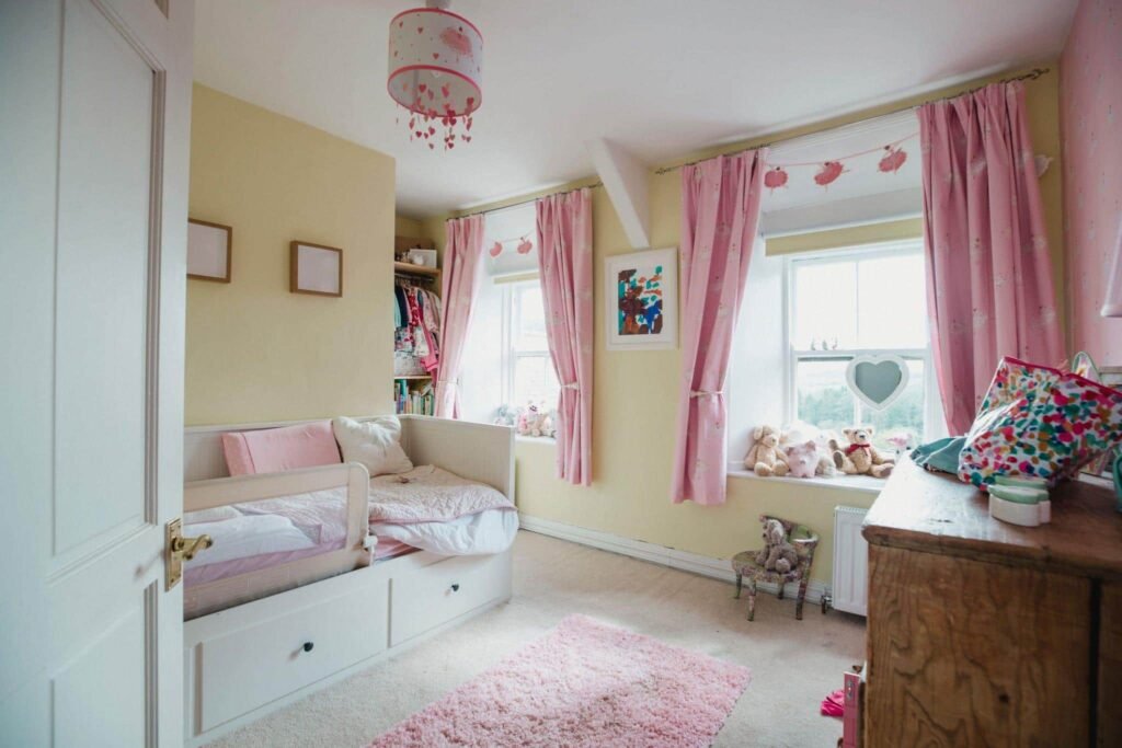 رنگ زرد برای اتاق خواب دخترانه