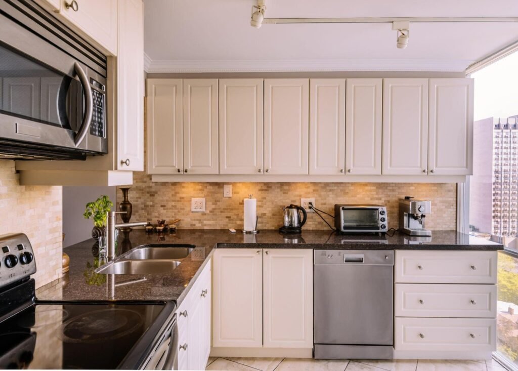 بهترین رنگ کابینت آشپزخانه کوچک