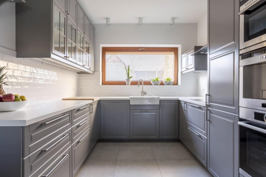 پنجره بین کابینتی